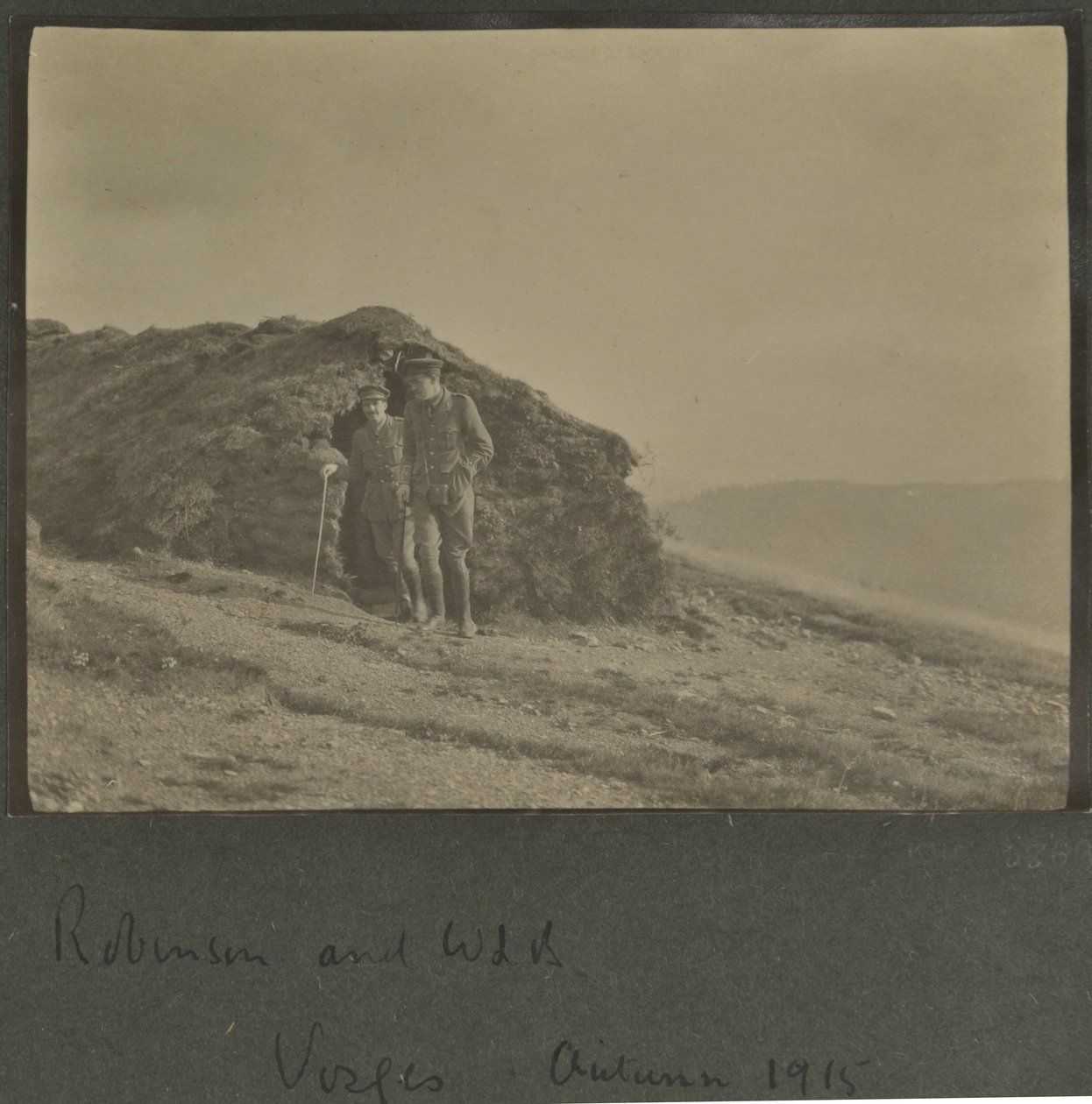 Harold Roper Robinson och William Lawrence Bragg, Vosges, hösten 1915 av English Photographer