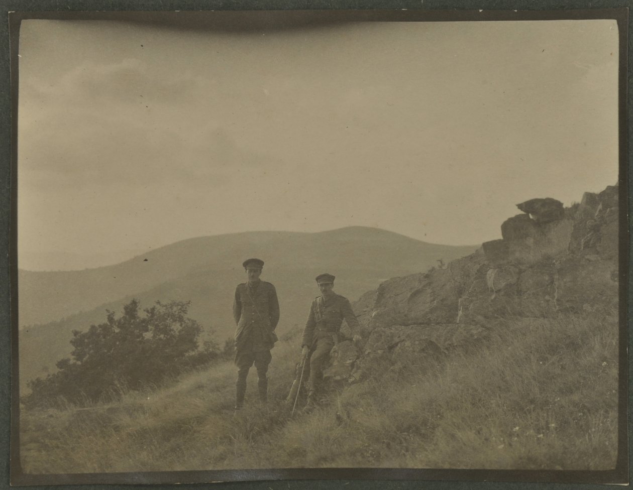 Harold Roper Robinson och William Lawrence Bragg, Vosges, hösten 1915 av English Photographer