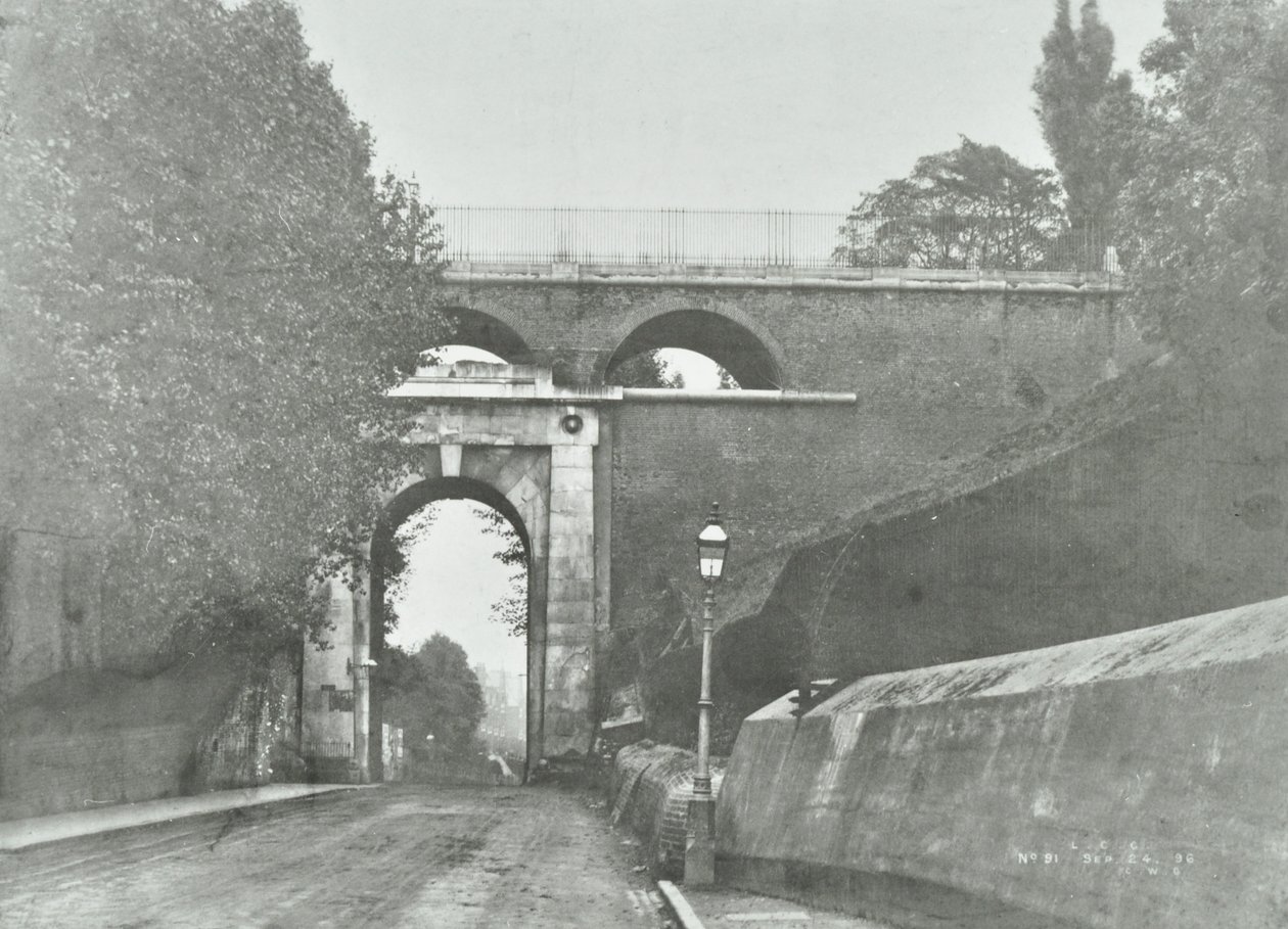 Highgate Archway, Archway Road Bridge: allmän bild av den gamla bron, 1896 av English Photographer