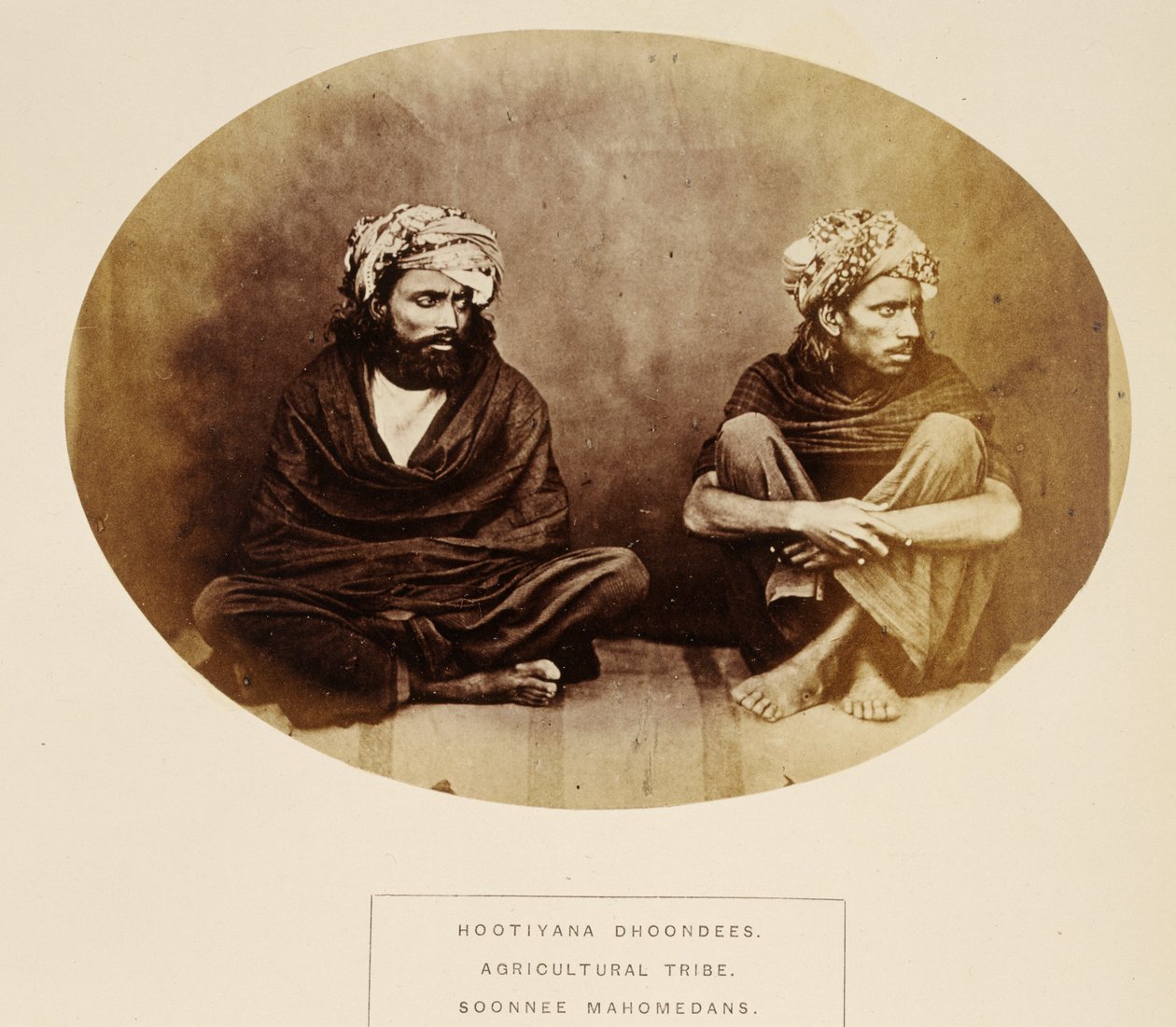 Hootiyana Dhoondees, Agricultural Tribe, Soonnee Mahomedans, Mooltan, från The People of India, av J. Forbes Watson, publicerad 1868 (albumtryck) av English Photographer