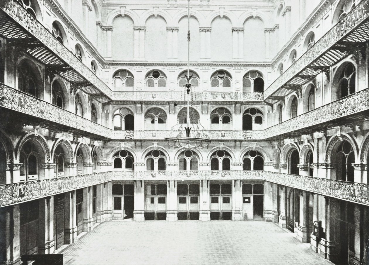 Hop Exchange: East Hall interior, Southwark Street, London, 1890 av English Photographer
