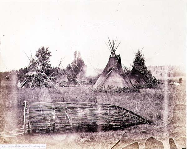 Indian Lodges on the Kootenay River, fotograferad av Royal Engineers on the Forty-ninth Parallel (sepiafoto) av English Photographer