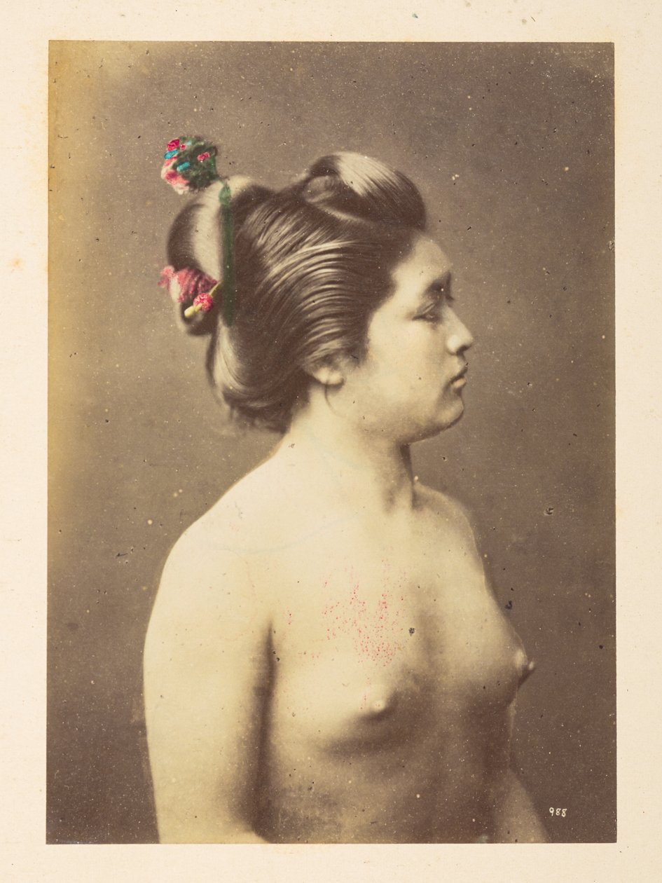 [Japanska] Flickor som badar, Halvlångt högerprofilporträtt av en naken ung kvinna,  Fotograf: Okänd  Lucas Collection: Fotografiskt rekord från Charles James och Morton P, Lucas världsturné av English Photographer