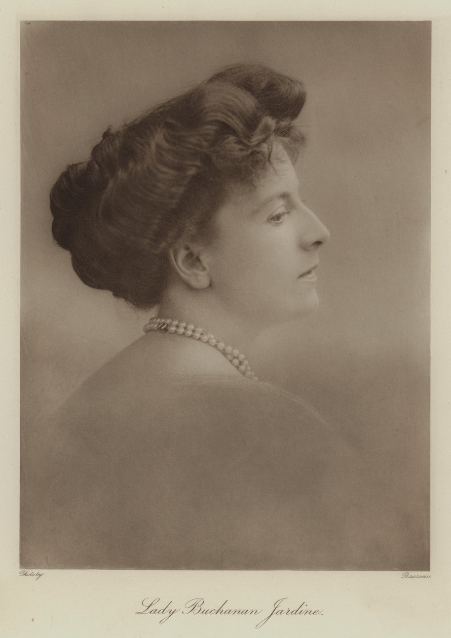 Lady Buchanan Jardine (svartvitt foto) av English Photographer