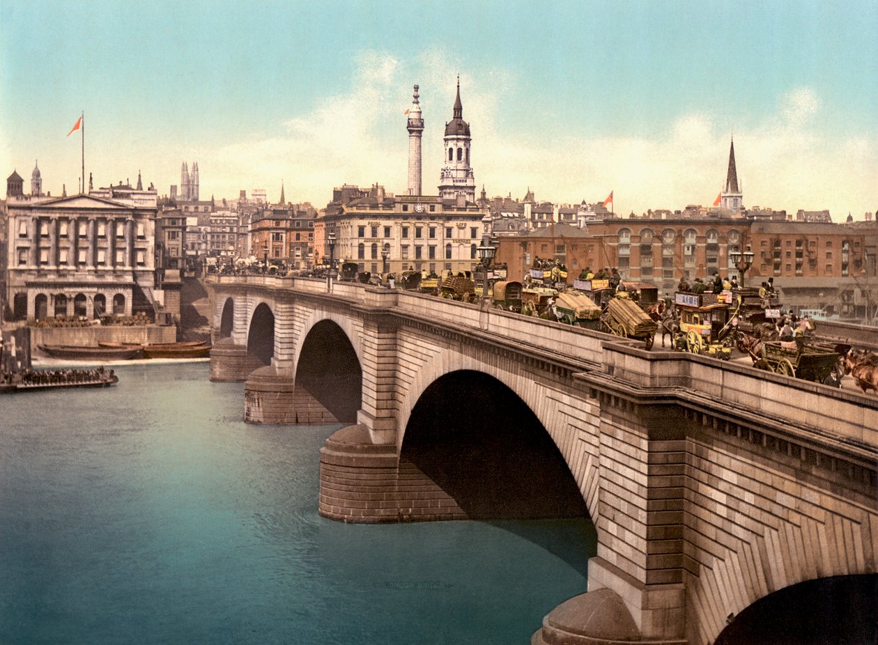 London Bridge som sträcker sig över Themsen (handfärgat foto) av English Photographer