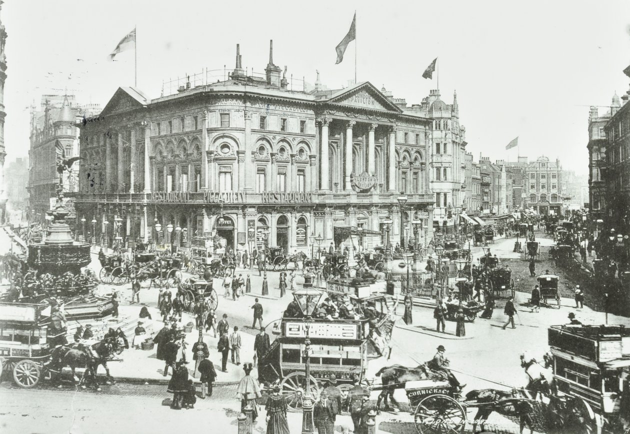 London Pavilion, Piccadilly Circus, Westminster LB: österut, 1895 av English Photographer