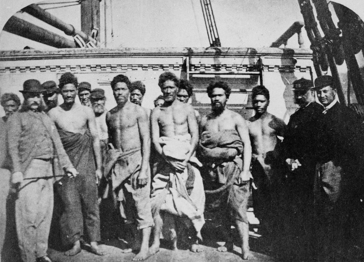 Maorifångar ombord på en fängelsehulk i Wellingtons hamn, 1866 av English Photographer