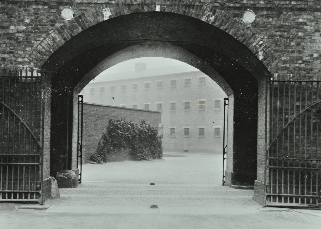 Millbank Prison: archway, ingång, 1885 av English Photographer