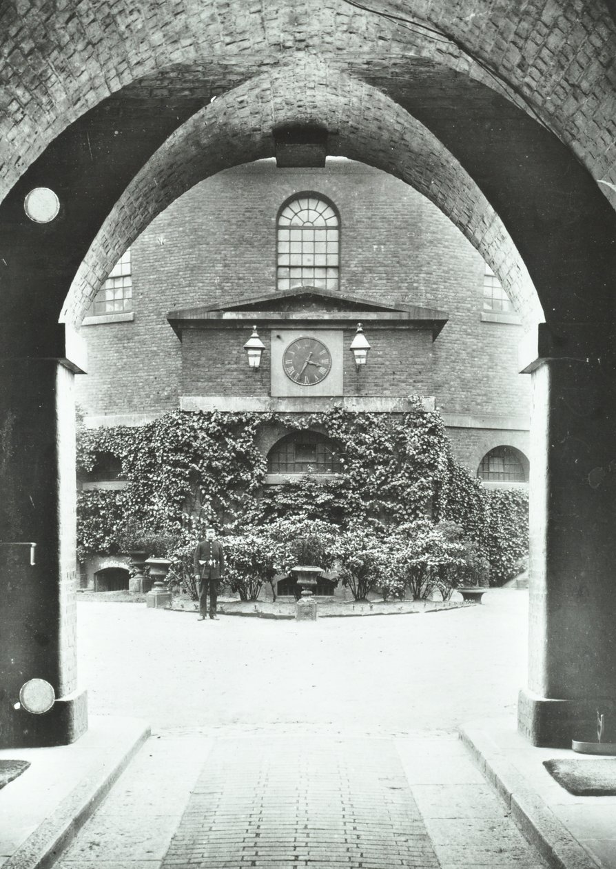 Millbank Prison: kapell genom valvgång, 1885 av English Photographer