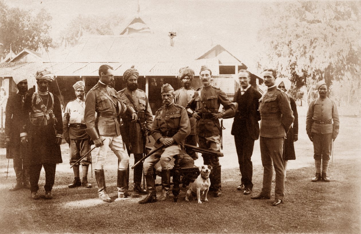 Narrain Sing, Hassan Ali, Major Hamilton D. Taylor, Ram Singh, Mohamad Khan, HSR Sir Fred, överste P. Carew, ca 1886 av English Photographer