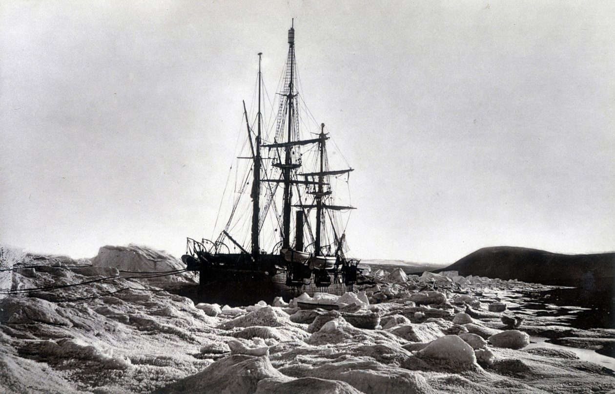 Nordpolen:"" Alert"" knäppte nära udden Beechey, Robeson-kanalen - i "" Berättelse om en resa till Polarsee under 1875-76", G.S. Nares, red. London av English Photographer