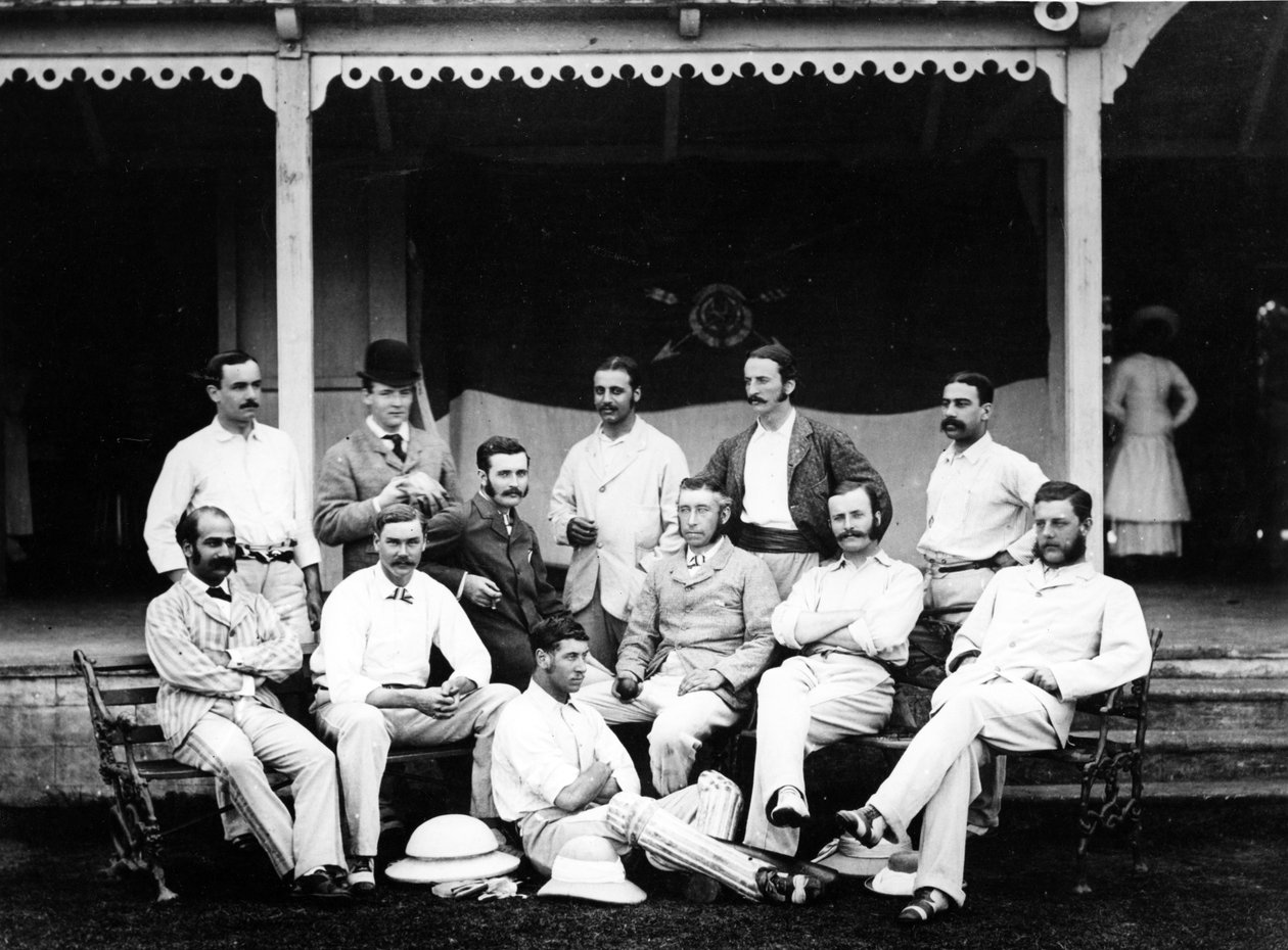 Old Harrovian Cricket 11 i Indien, 1878 av English Photographer