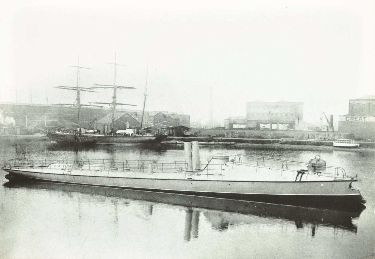 En av de tre torpedbåtar som byggdes för den portugisiska regeringen, London, 1881 av English Photographer