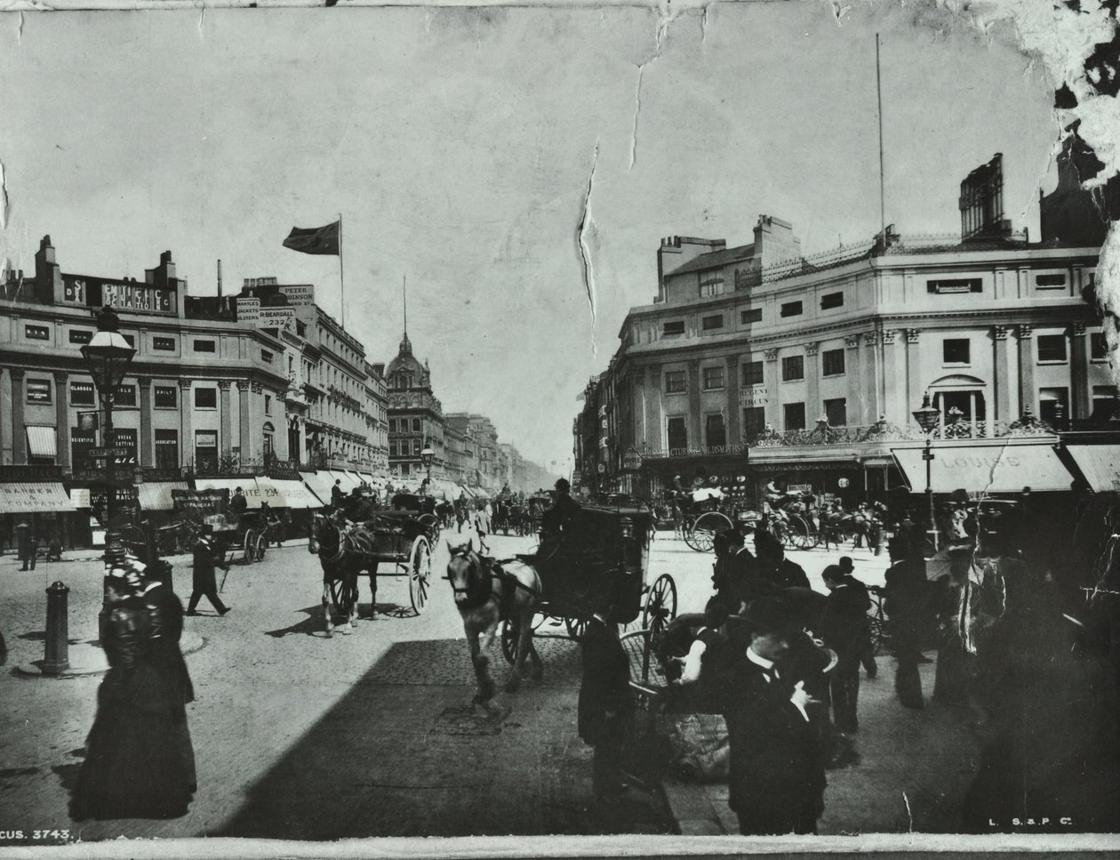 Oxford Circus, Westminster LB: look east, 1895 av English Photographer
