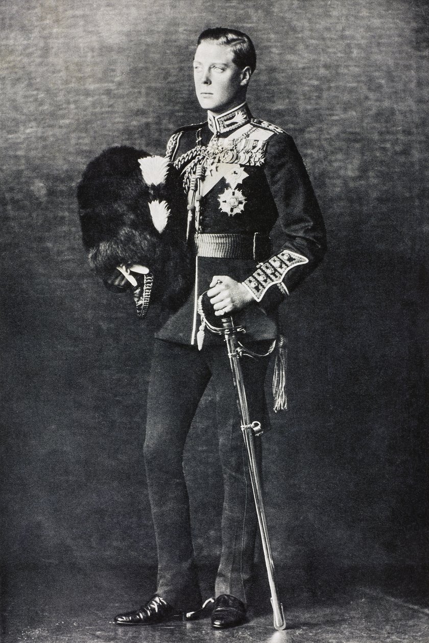 Porträtt av Edward, prins av Wales, i sin uniform som överste i Welsh Guards av English Photographer