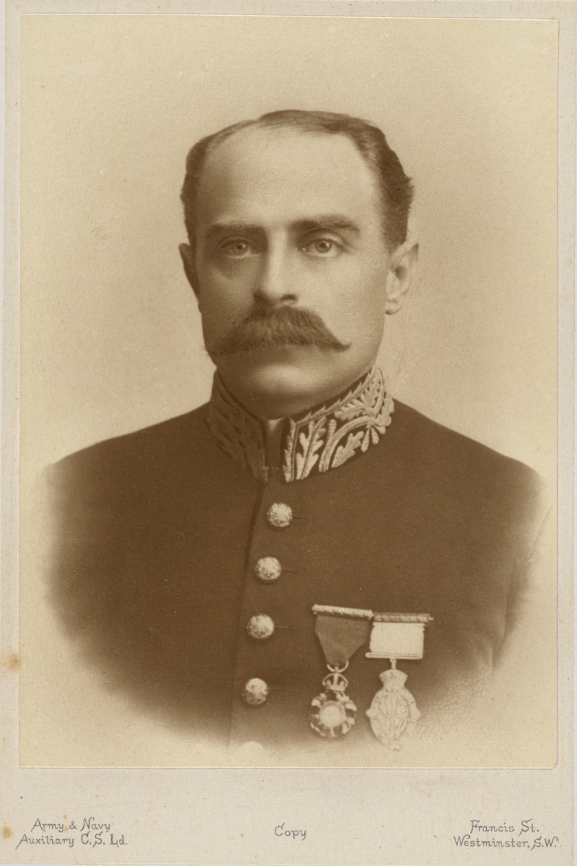 Porträtt av Francis Younghusband (s/v foto) av English Photographer
