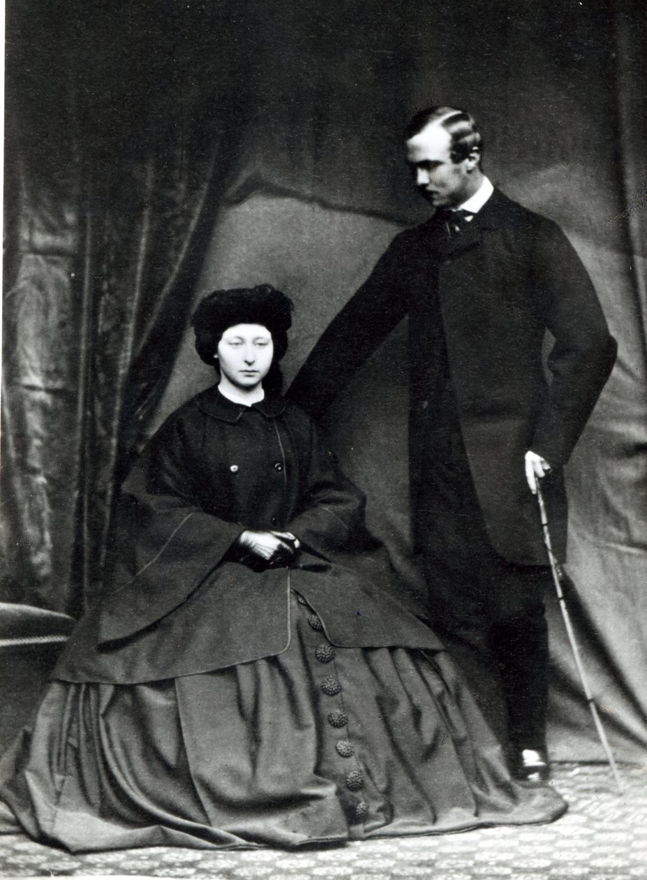 Prinsessan Alice och prins Ludwig av Hessen, 1860 av English Photographer