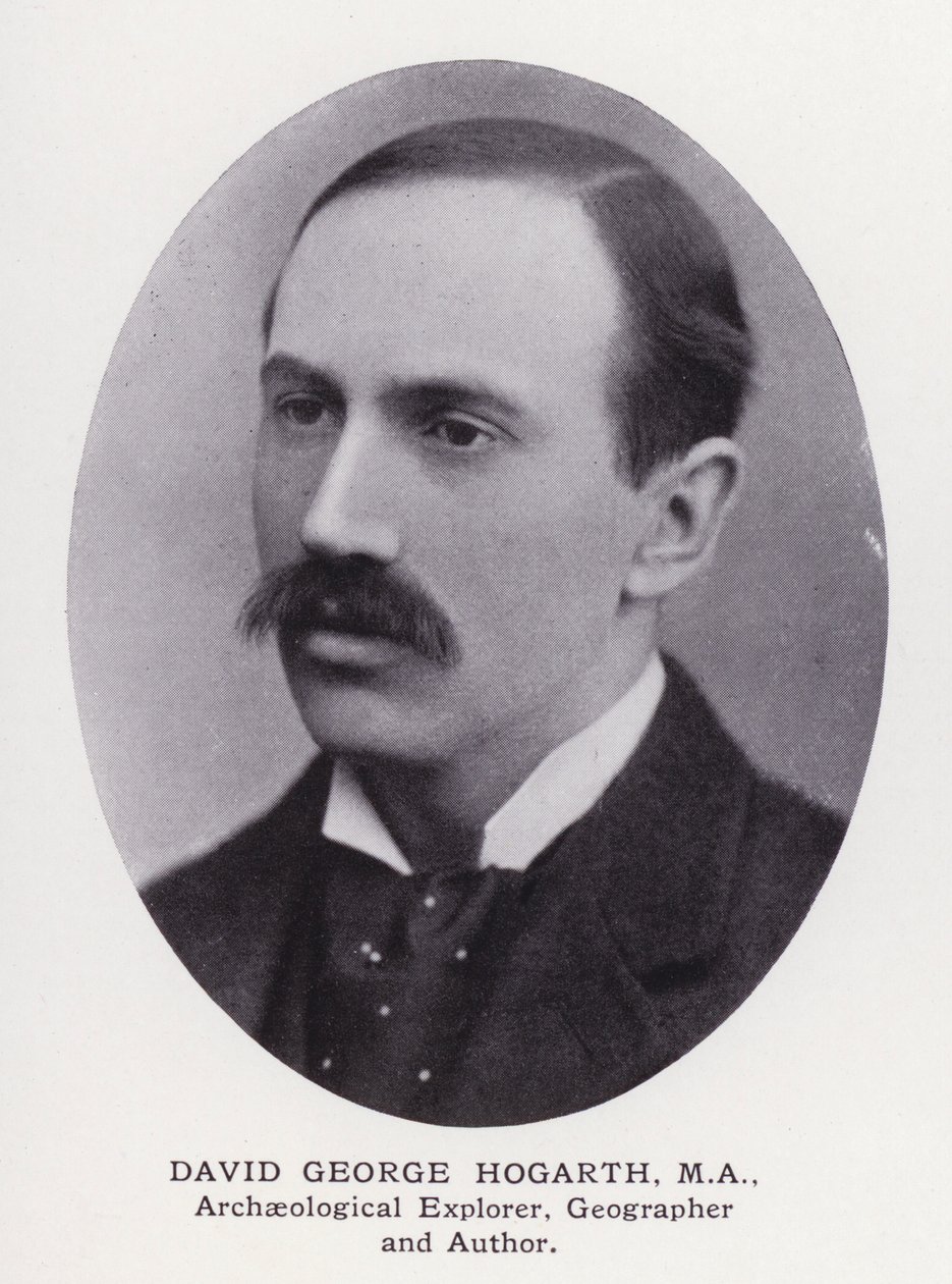 Prominent Men of London: David George Hogarth (s/v foto) av English Photographer