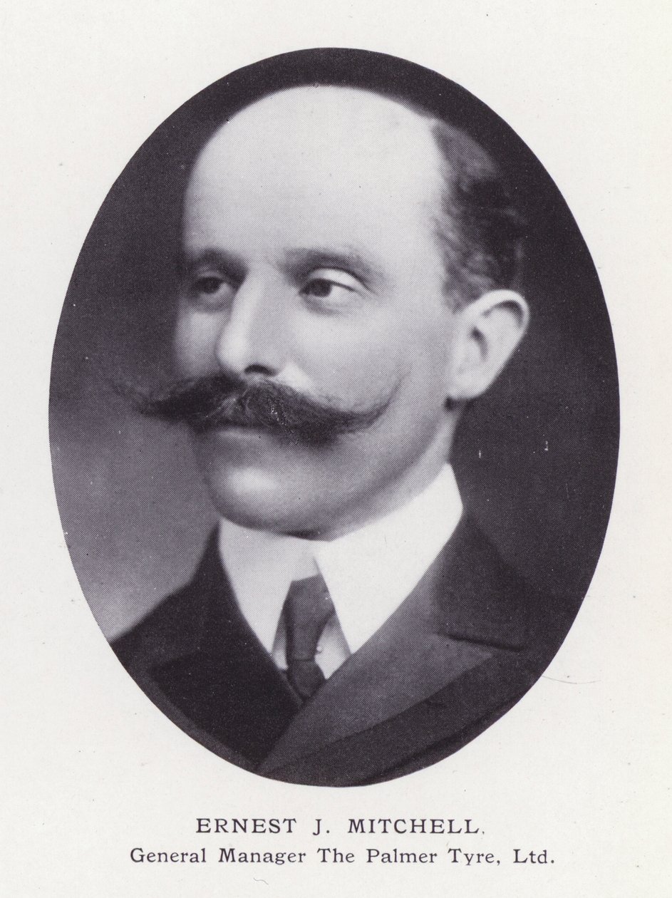 Prominent Men of London: Ernest J Mitchell (s/v foto) av English Photographer