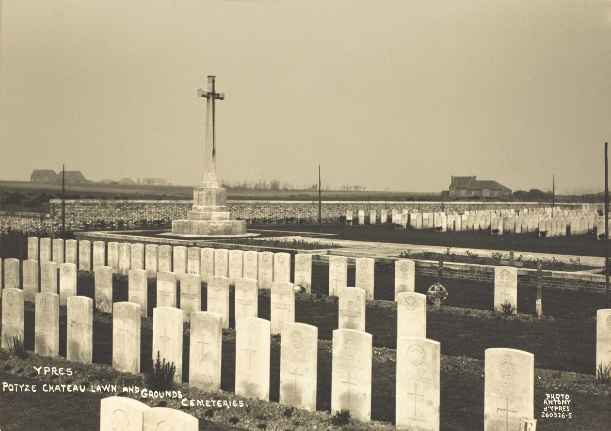 Saint-Charles de Potyze-kyrkogården, Ypres av English Photographer