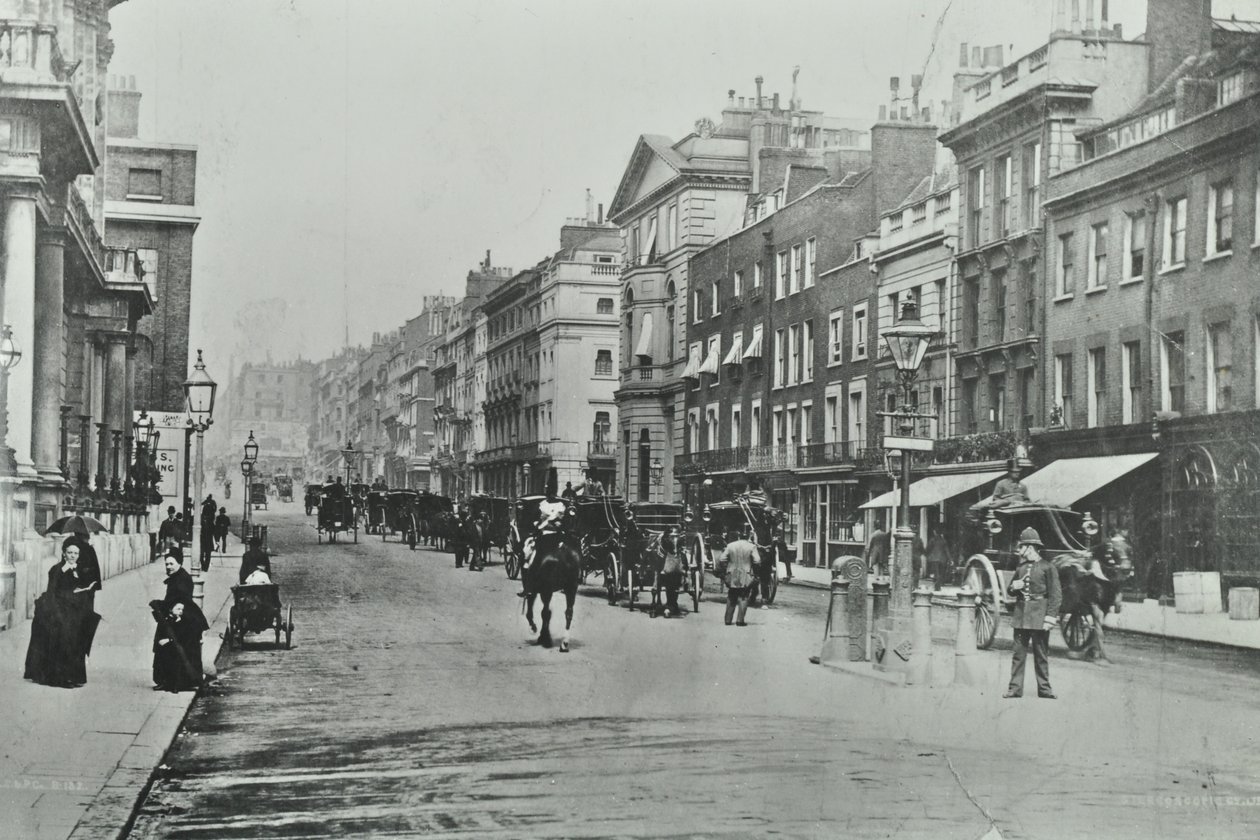 Saint Jamess Street, Westminster LB: ser norrut från Pall Mall, 1895 av English Photographer