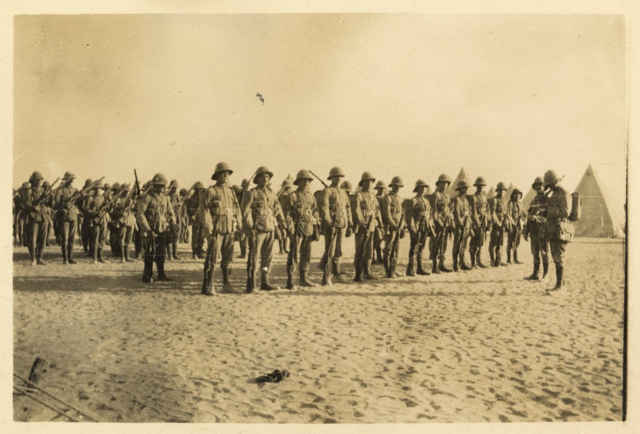 Visar en del av min Coy på parad i Shusha - Libyan Desert 06:30, september 1916 (s/v foto) av English Photographer