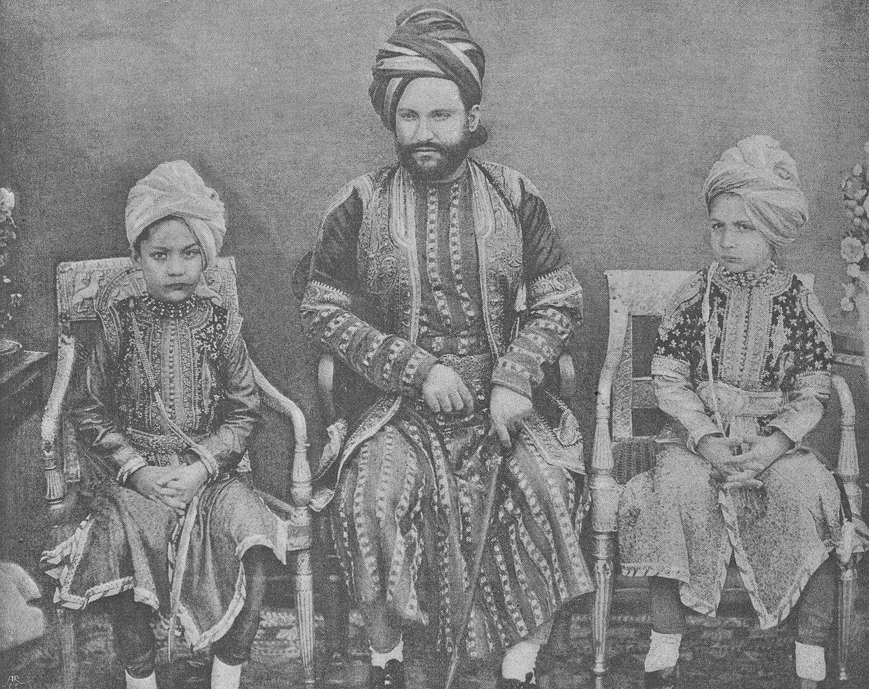 Svärson och sonsöner till Sultan Shah Jahan, Begum av Bhopal (gravyr) av English Photographer