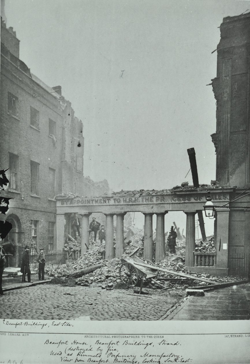 Strand, Westminster LB: Beaufort Buildings, brand damage, 1890 av English Photographer