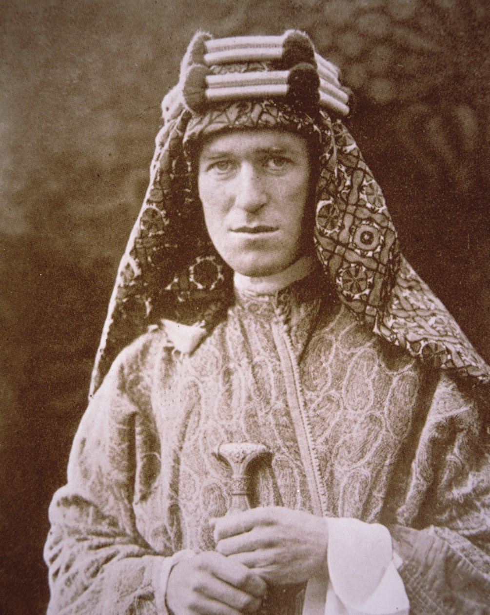 T.E. Lawrence i arabisk kostym under första världskriget, ca 1914-18 (s/v-foto) av English Photographer