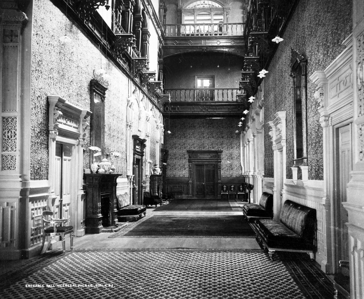 Viceregalpalatsets entréhall, Simla, ca 1890 av English Photographer