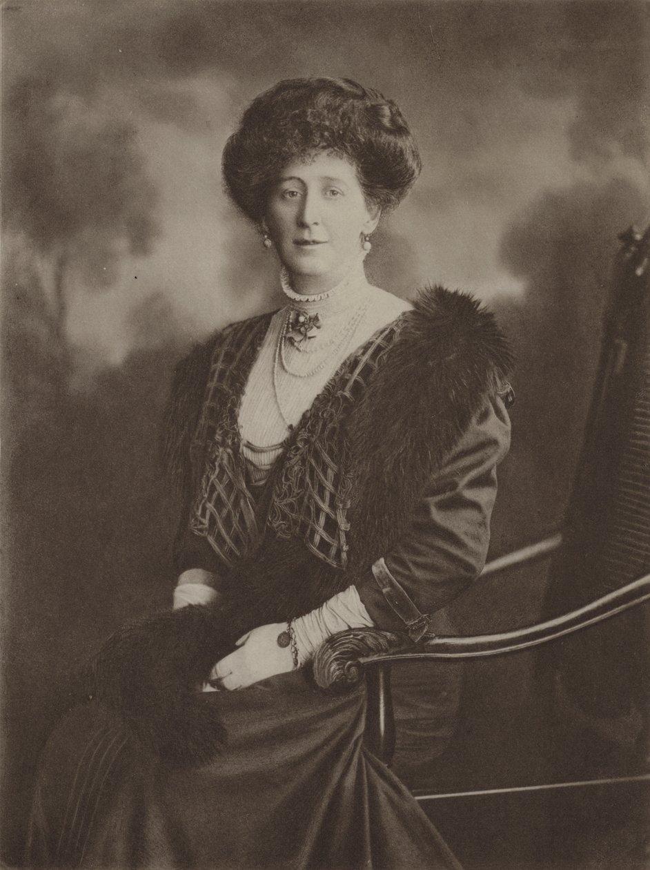 The Honourable Mrs Eustace Fiennes (svartvitt foto) av English Photographer