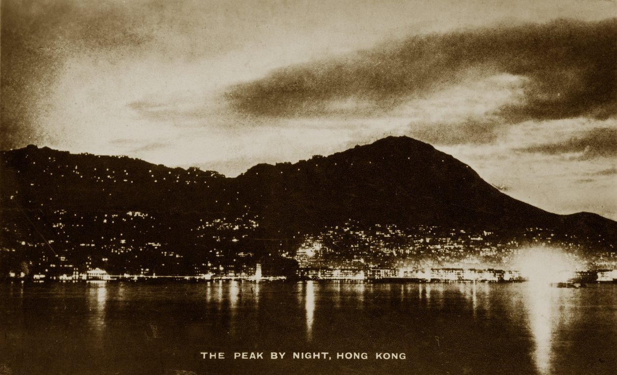 The Peak at night, Hong Kong, från ett album med fotografier relaterade till Pte H. Chicks tjänst, 1940 av English Photographer