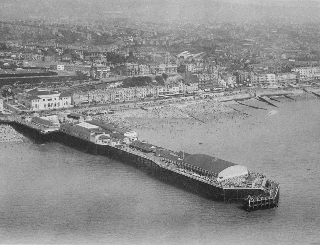 The Pier, Hastings, ca 1930 av English Photographer