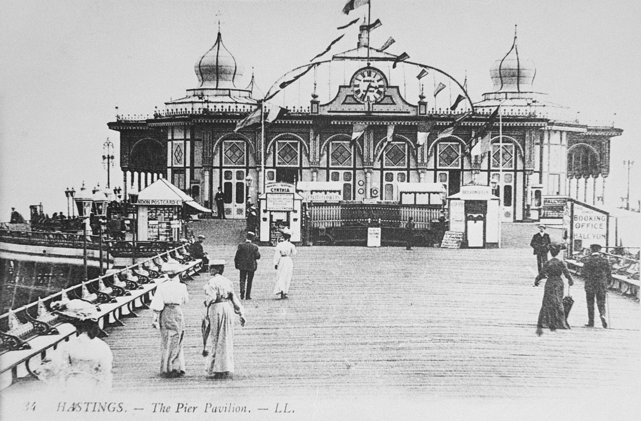 Pier Pavilion, Hastings, ca 1890 av English Photographer