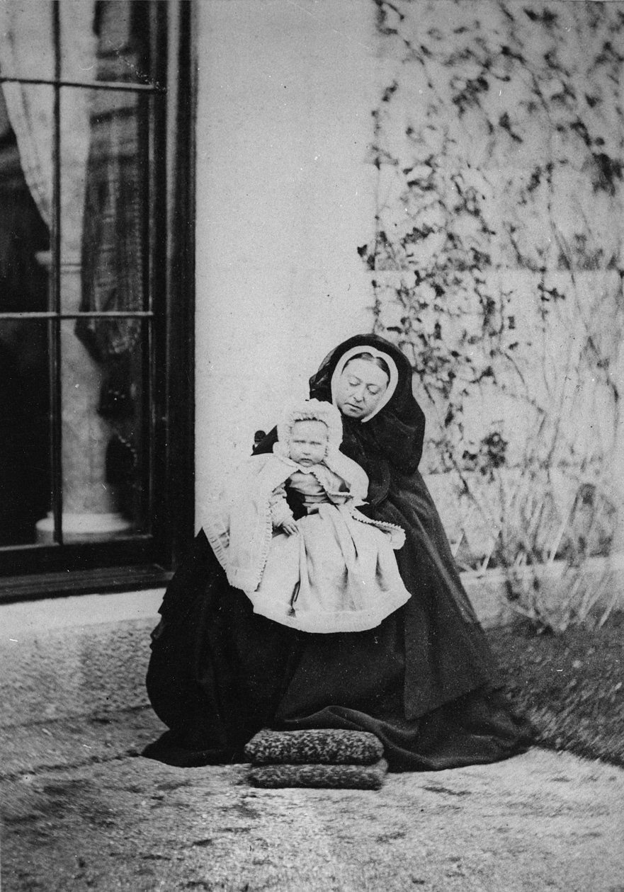 Drottningen och prinsessan Victoria av Hessen, 1863 av English Photographer