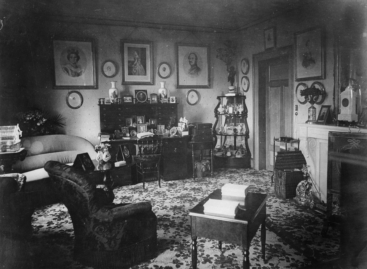 The Queens Sitting Room, Villa Hohenlohe, Baden-Baden, sent 1860-tal av English Photographer