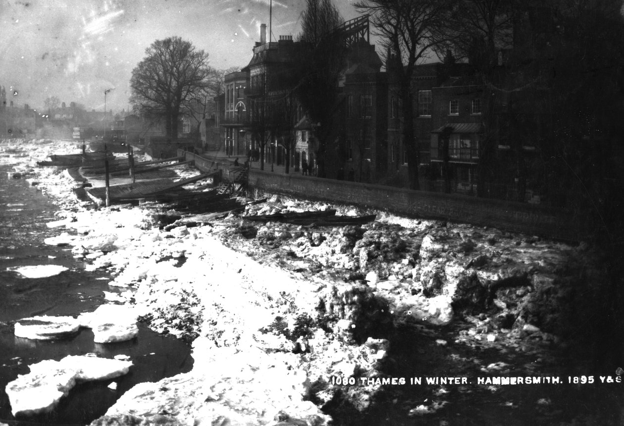 Themsen ved Hammersmith om vinteren, 1895 swed av English Photographer