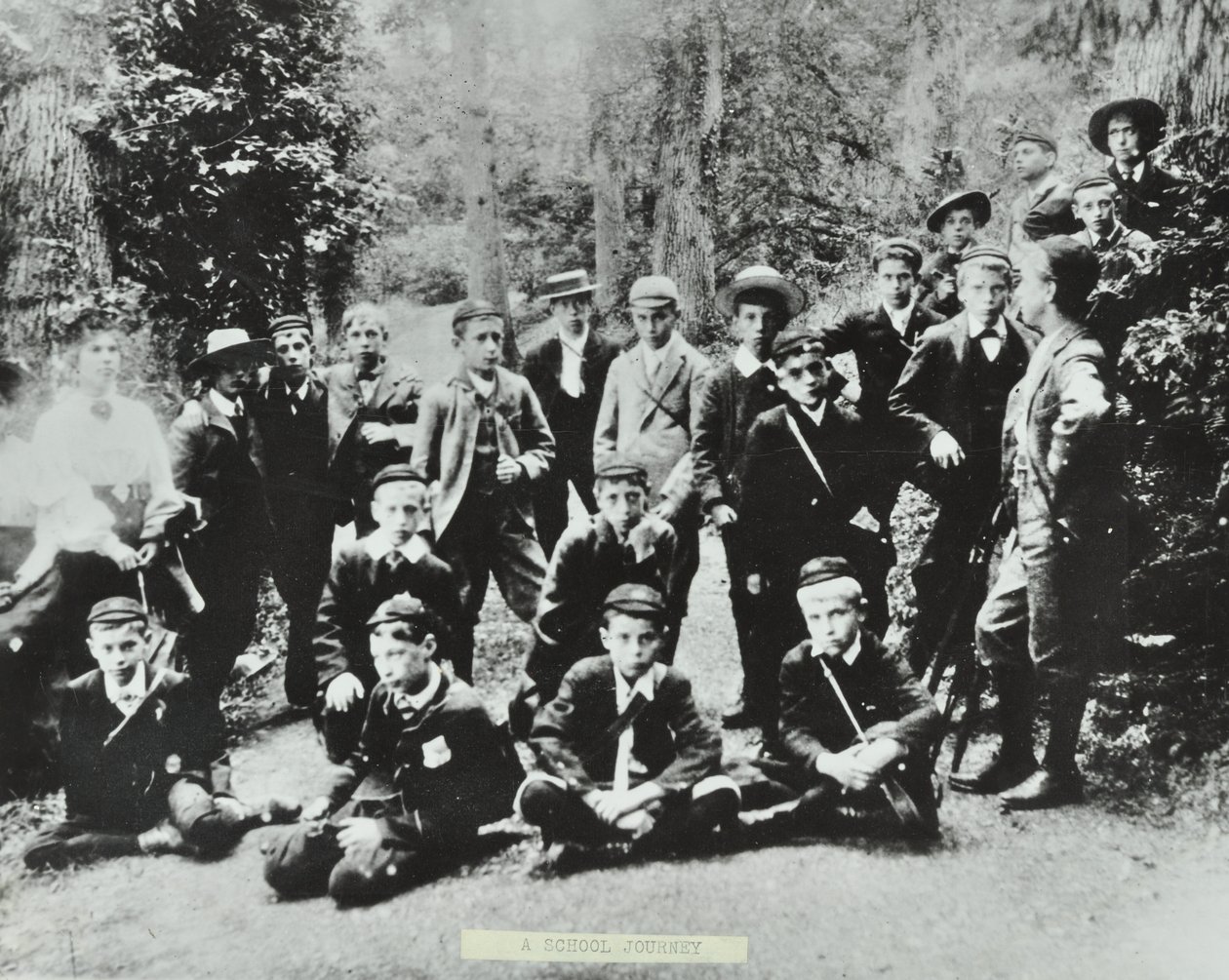London School Boards första skolresa. Barn från Bell Road Higher Grade School, Peckham besöker ett koleri i Forest of Dean, 1896 av English Photographer