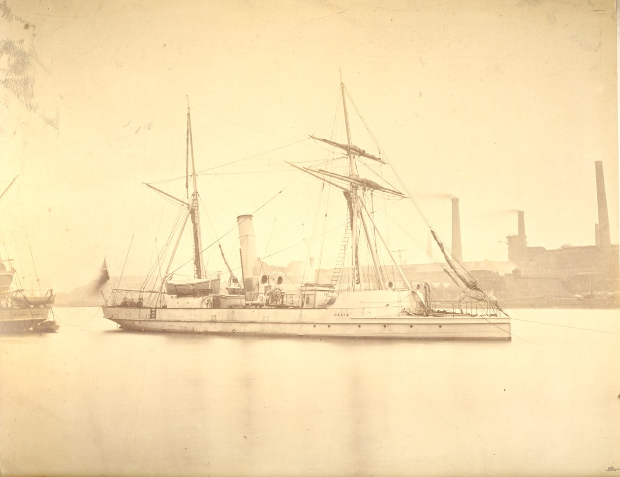 Styrbordssidan av kanonbåten "Delta" förtöjd i floden Tyne, ca 1876 av English Photographer