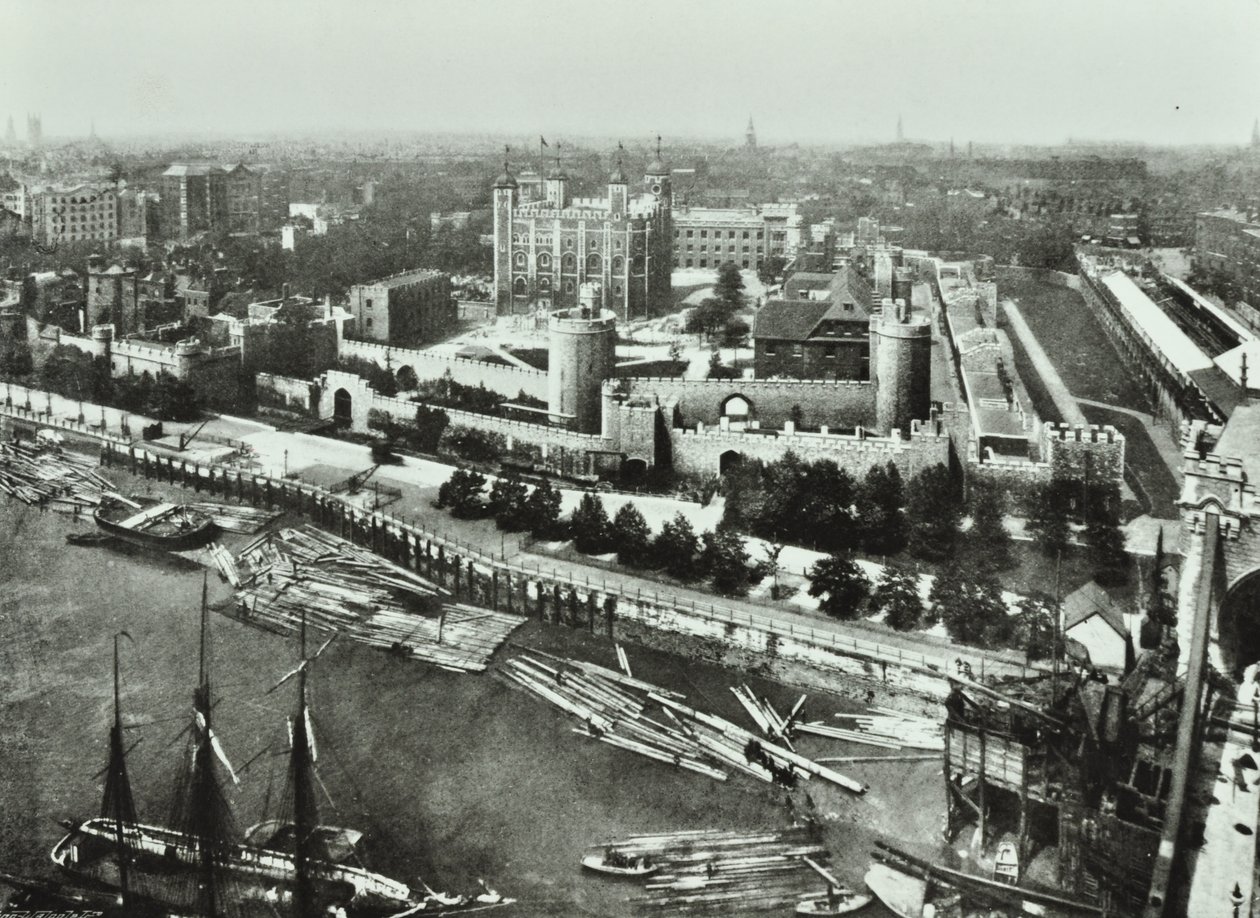 Tower of London, Tower Hill: från Tower Bridge, 1890 av English Photographer
