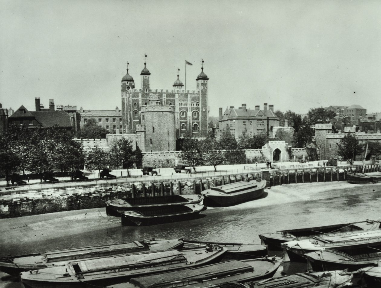 Tower of London, Tower Hill: från floden, 1895 av English Photographer