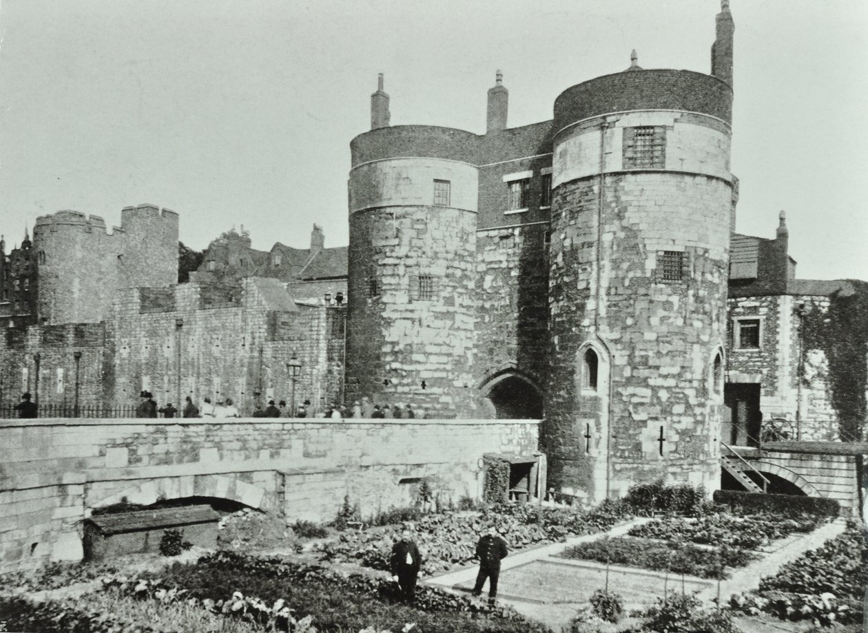 Tower of London, Tower Hill: beauchamp och Byward Towers, 1895 av English Photographer