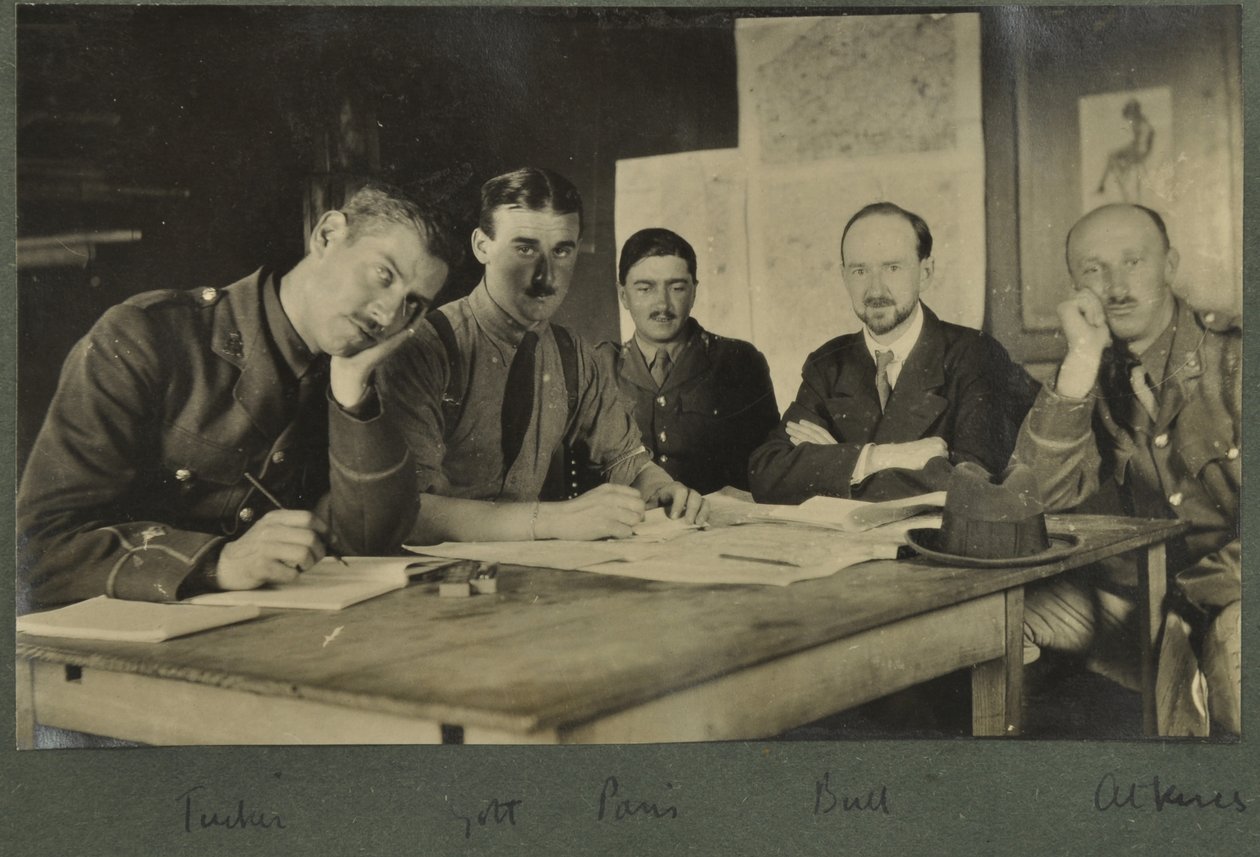 Tucker, Golt, Paris, Bull, Atkins, ca 1916 av English Photographer