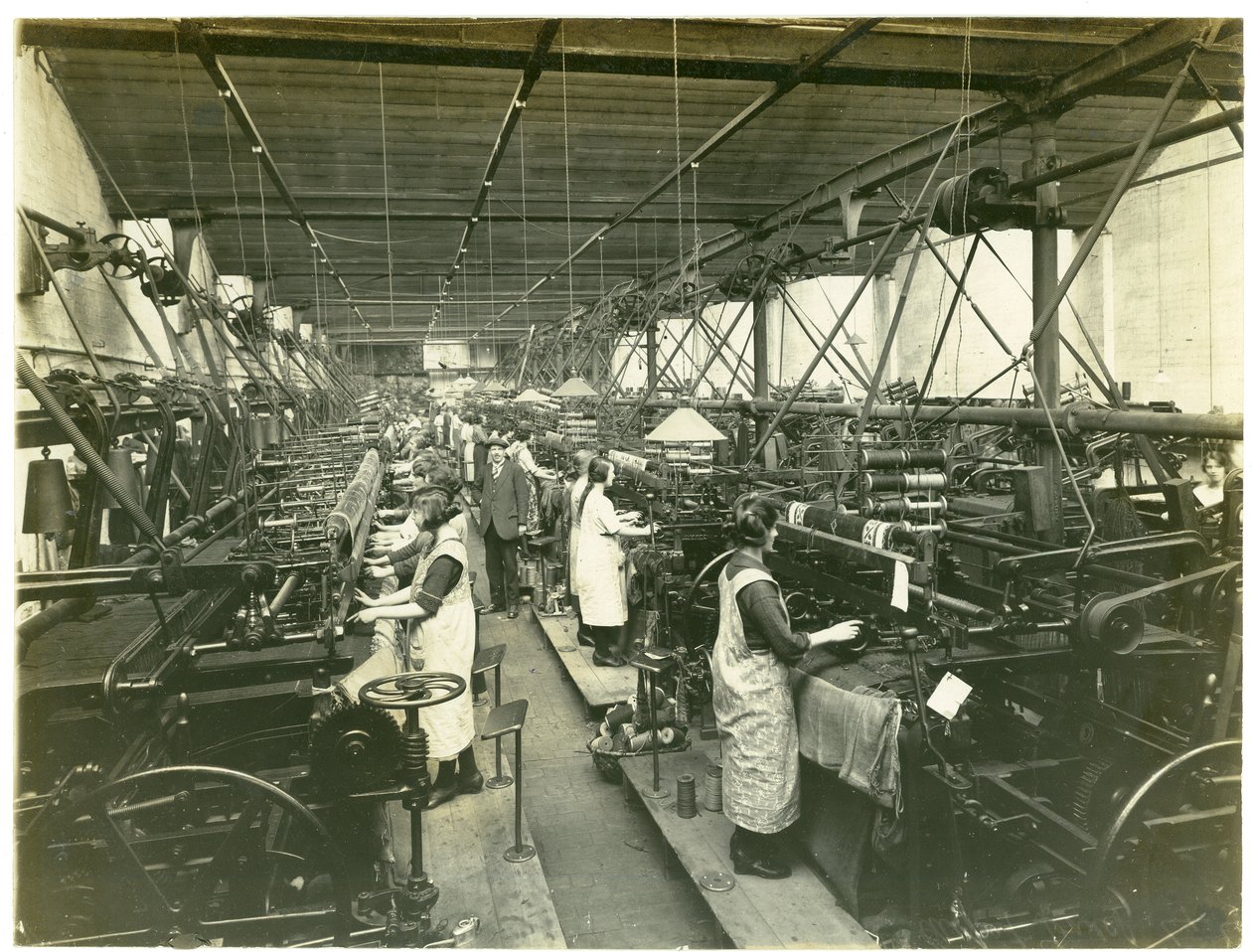 Kalkonvävning, Hughes fabrik nr 2, 1923 av English Photographer