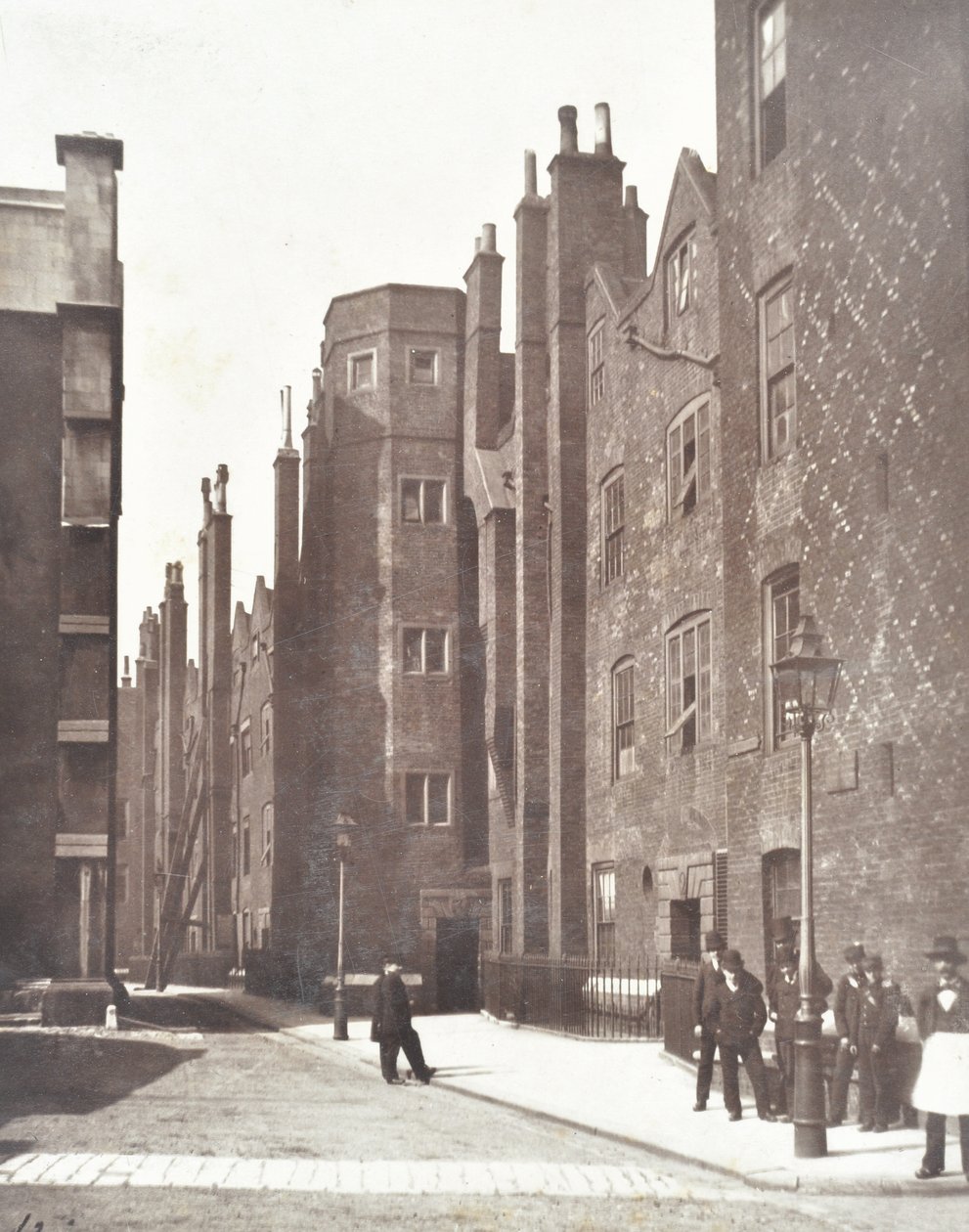 Utsikt över Lincolns Inn Old Square, London, 1876 av English Photographer