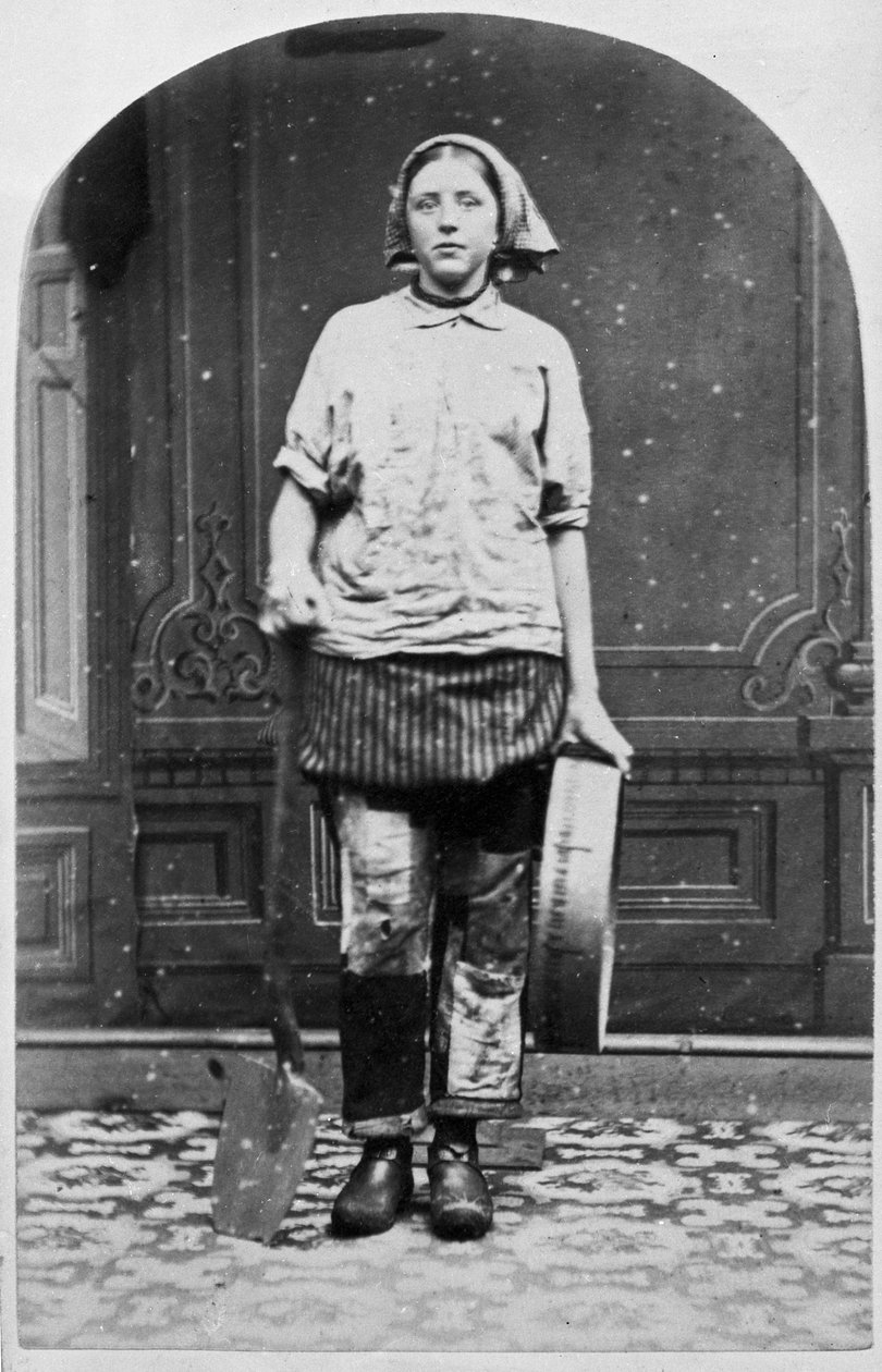 Wigan pit girl (bw foto) av English Photographer