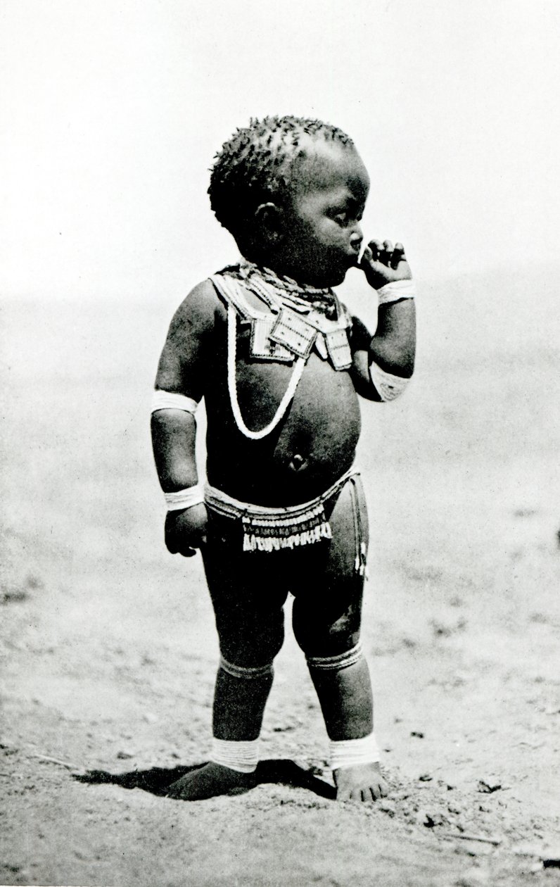 Zulu Girl suger första finger av English Photographer
