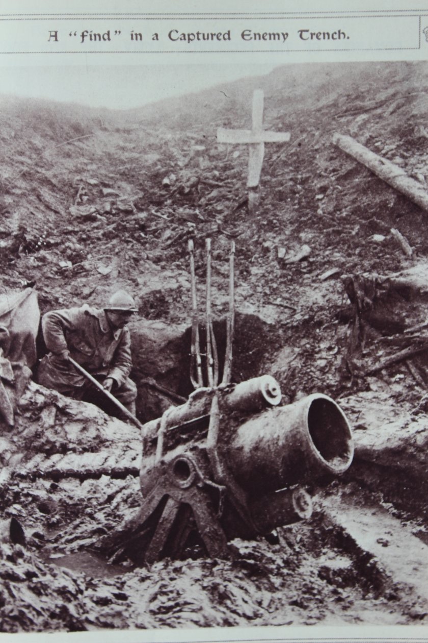 Ett fynd i en tillfångatagen fiendegrav, 1914-18 av English School