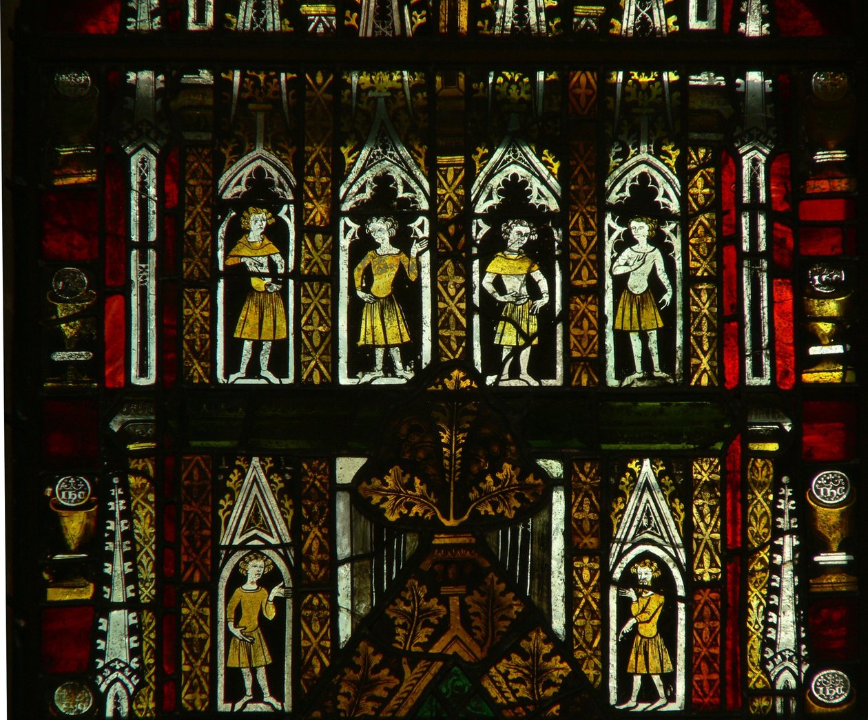 Ett fönster i Lady Chapel föreställande baldakinfigurer av English School