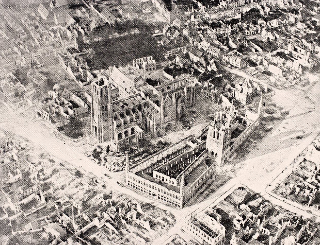 Flygfoto över Ypres 1915 efter första och andra striderna om Ypres, från 